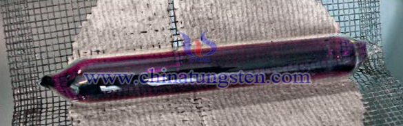 whisker-like image d'oxyde de tungstène violet 